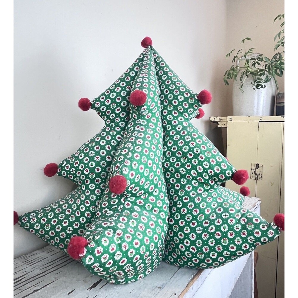 Vintage 3D Stuffed Quilted Christmas Tree Fabric Red Green Handmade Table Decor